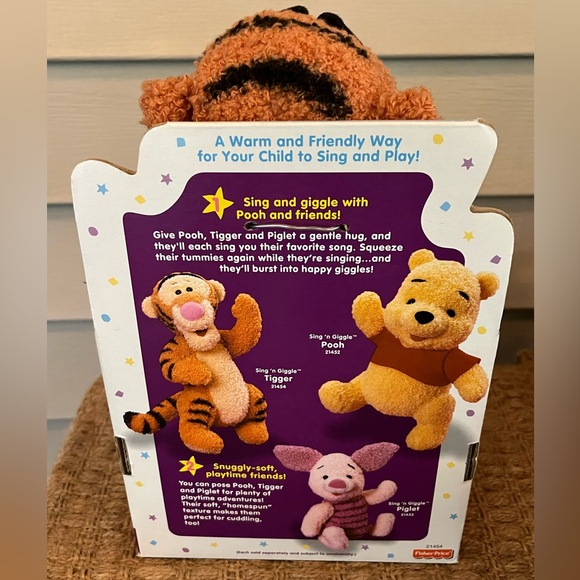Video ! New Vintage 1998 Disney Sing N Giggle Tigger Plush Animated Pooh - Picture 6 of 7